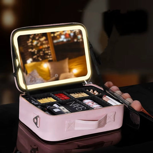 " La Mallette de Luxe – حقيبة تنظيم المكياج الفاخرة بلمسة ضوئية ذكية"